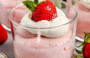  طرز تهیه موس توت فرنگی؛ دسر خوشبو و لطیف 