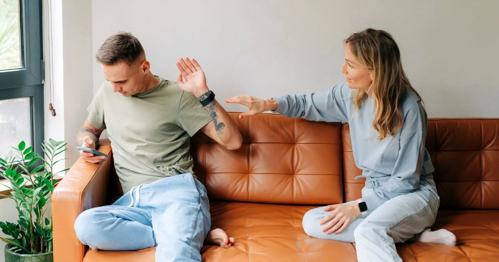 7نشانه که دارید با یک پسربچه نابالغ قرار می‌گذارید 