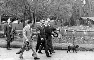 «سلطان خاویار ایران» و همسرش در مهمانی شاه