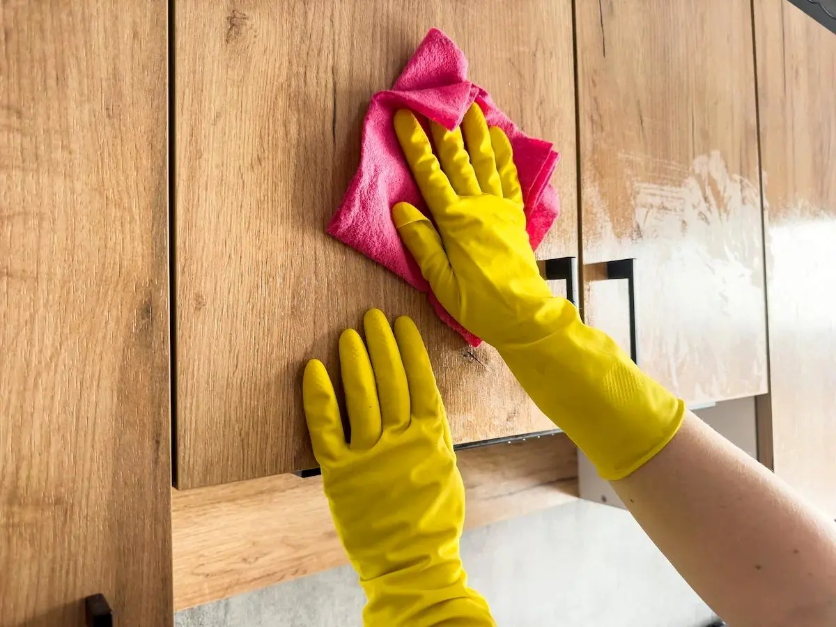 باید و نبایدهای تمیز کردن کابینت‌های آشپزخانه
