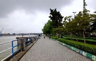  ایران قدیم؛ «قایق ها و کشتی ها در اسکله بلوار بندرانزلی»؛ سال 50 + تصویر
