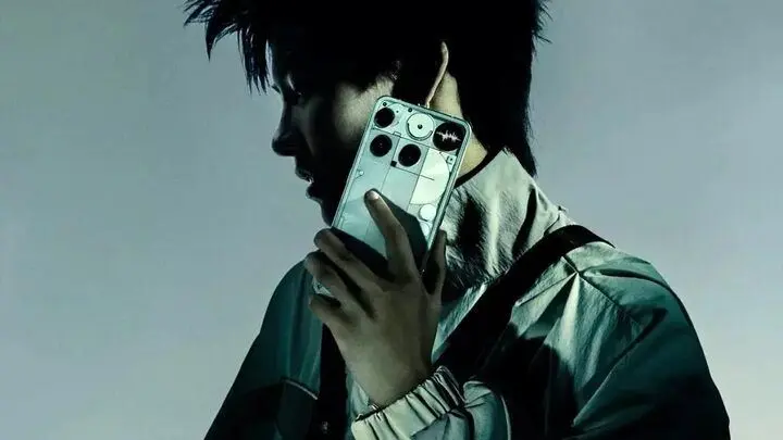 گوشی پرچمدار جدید «ناتینگ فون» با طراحی عجیب و متفاوت