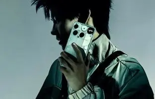 گوشی پرچمدار جدید «ناتینگ فون» با طراحی عجیب و متفاوت