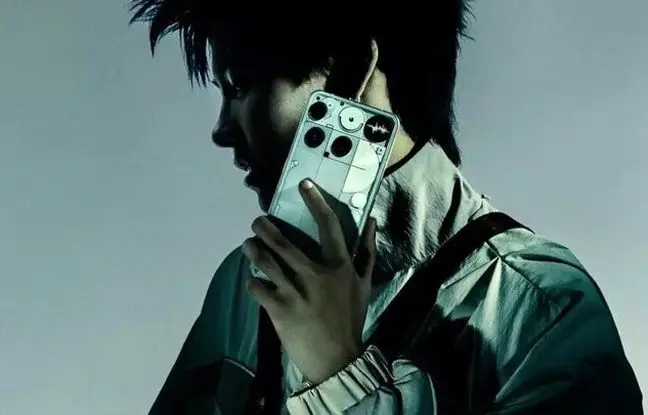 گوشی پرچمدار جدید «ناتینگ فون» با طراحی عجیب و متفاوت