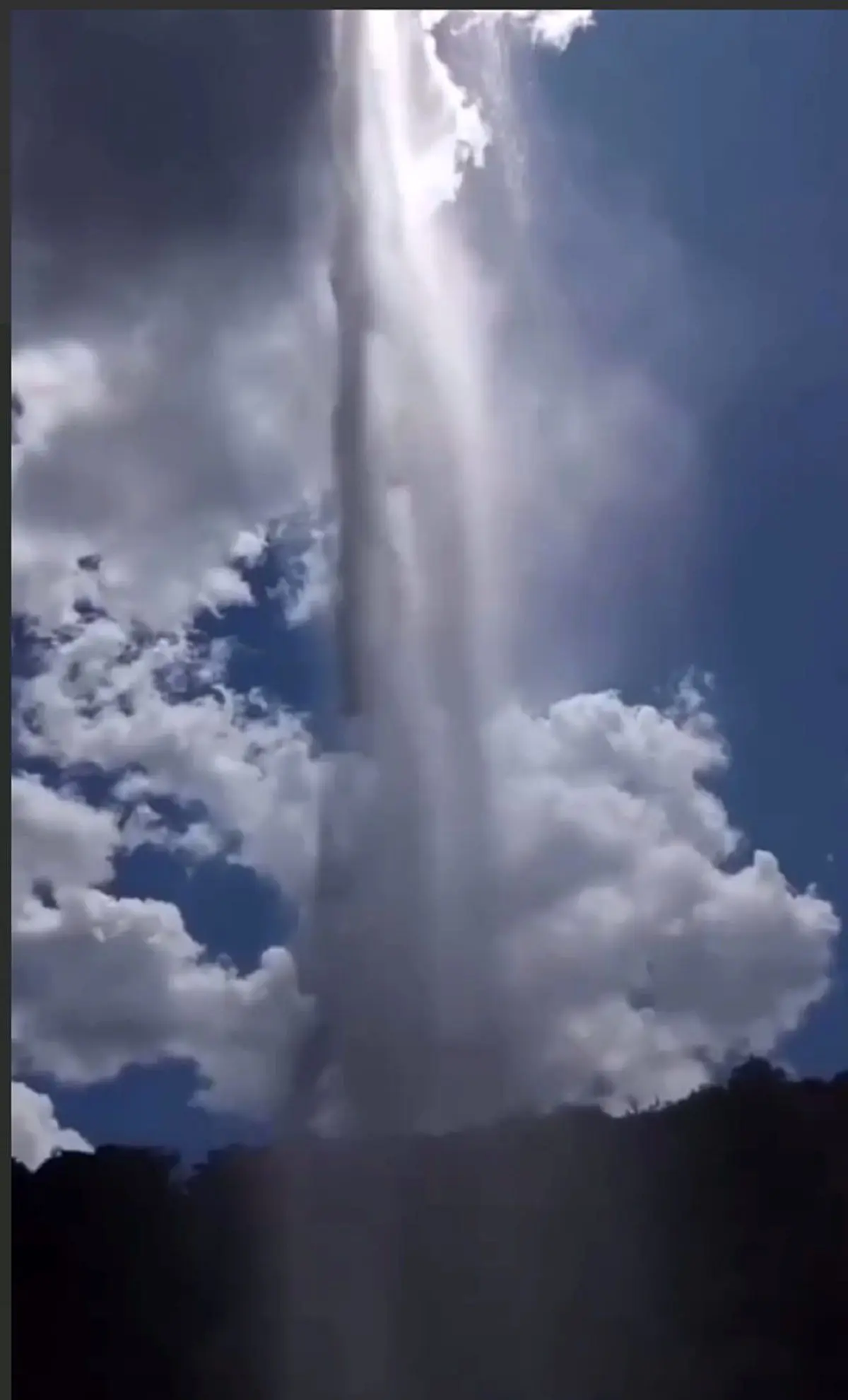 بارانی که عجیب و غریب می بارد؛ یکی از نادرترین پدیده های طبیعی! + ویدئو