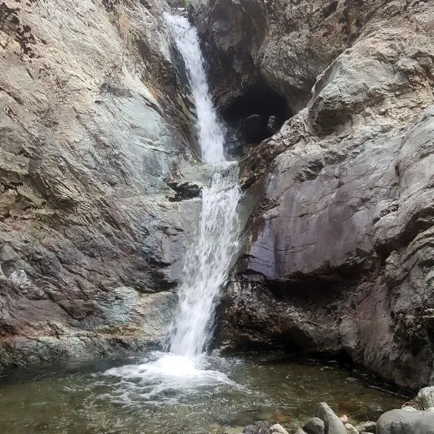 راهنمای سفر؛ آبشاری که مدفن ژنرال فرانسوی است/ چرا خارجی‌ها به دامنه کوه پناه برده بودند؟