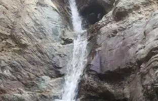 راهنمای سفر؛ آبشاری که مدفن ژنرال فرانسوی است/ چرا خارجی‌ها به دامنه کوه پناه برده بودند؟