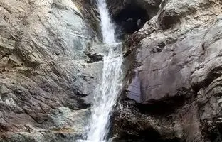 راهنمای سفر؛ آبشاری که مدفن ژنرال فرانسوی است/ چرا خارجی‌ها به دامنه کوه پناه برده بودند؟
