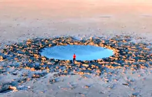 علت ایجاد گودال‌های عجیب دریاچه ارومیه مشخص شد