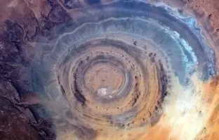 چشم صحرای آفریقا؛ معمایی با قدمت میلیون‌ها سال + ویدئو