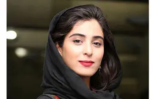 استایل به سبک سلبریتی‌ها؛ استایل جذاب با اورکت بهاری به سبک آناهیتا افشار