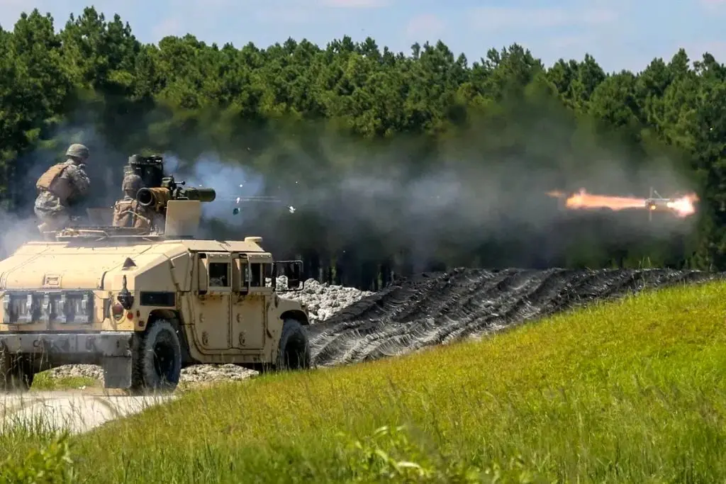 چرا موشک‌های TOW دارای یک سیم در انتهای خود هستند؟
