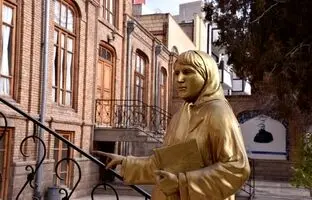 شعردرمانی؛ اظهار بی‌میلی به دنیای زودگذر در این شعر پروین اعتصامی دروغ است!