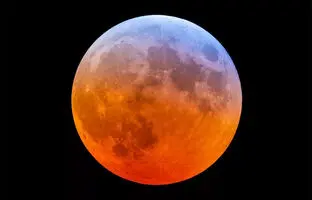 تصویر روز ناسا؛ ماه خونین با نواری آبی رنگ