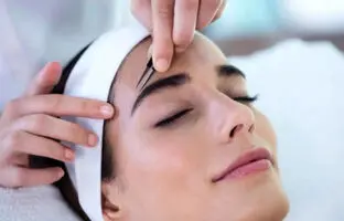  آموزش برداشتن ابرو به صورت حرفه ای در خانه 