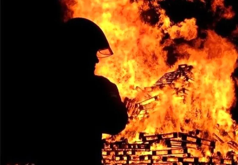  آتش‌سوزی در شرکت تولید چرم سمنان/ اعزام ۲ تیم امدادی 