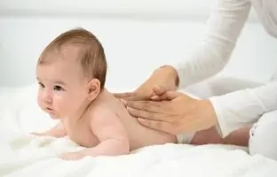 جدیدترین روش‌های ماساژ نوزاد برای والدین + ویدئو