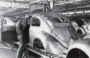 خط تولید خودرو خاطره انگیز + تصویر