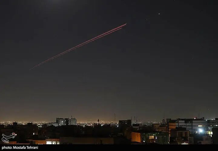 حمله به نارمک و لویزان در تهران/ درگیری پدافند هوایی برای دفع تهدیدات