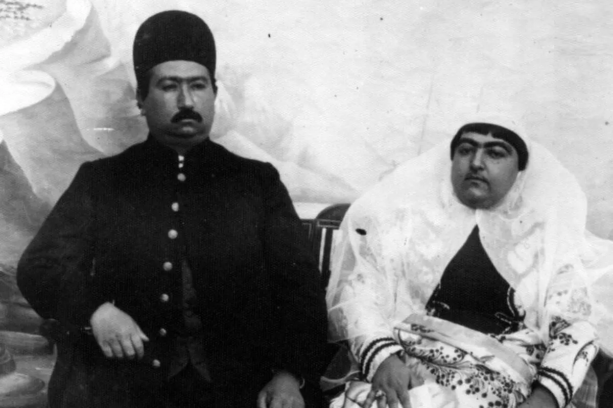  «محمدعلی شاه و همسرش» در دوران تبعید در روسیه؛ سال 1289 + تصویر