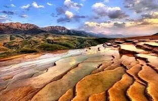باداب سورت؛ سحرانگیزترین چشمه رنگی ایران با طعم آب ترش و گاز دار + ویدئو