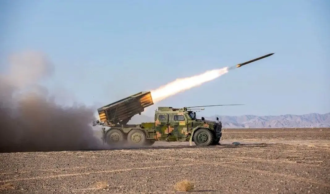 (ویدئو)  مانور متفاوت یگان توپخانه ارتش چین در گبی