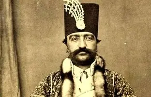 عکسی تاریخی از استقبال مردم اراک از ناصرالدین شاه | ماجرای ۱۰۰ کالسکه و استقبالی افسانه‌ای از شاه قاجار