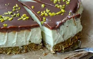 طرز تهیه چیز کیک شکلات دبی؛ شیرینی خوشمزه این روزها!