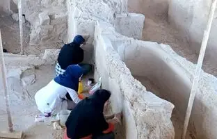 کشف نقاشی‌های ۱۷۰۰ ساله در فیروزآباد
