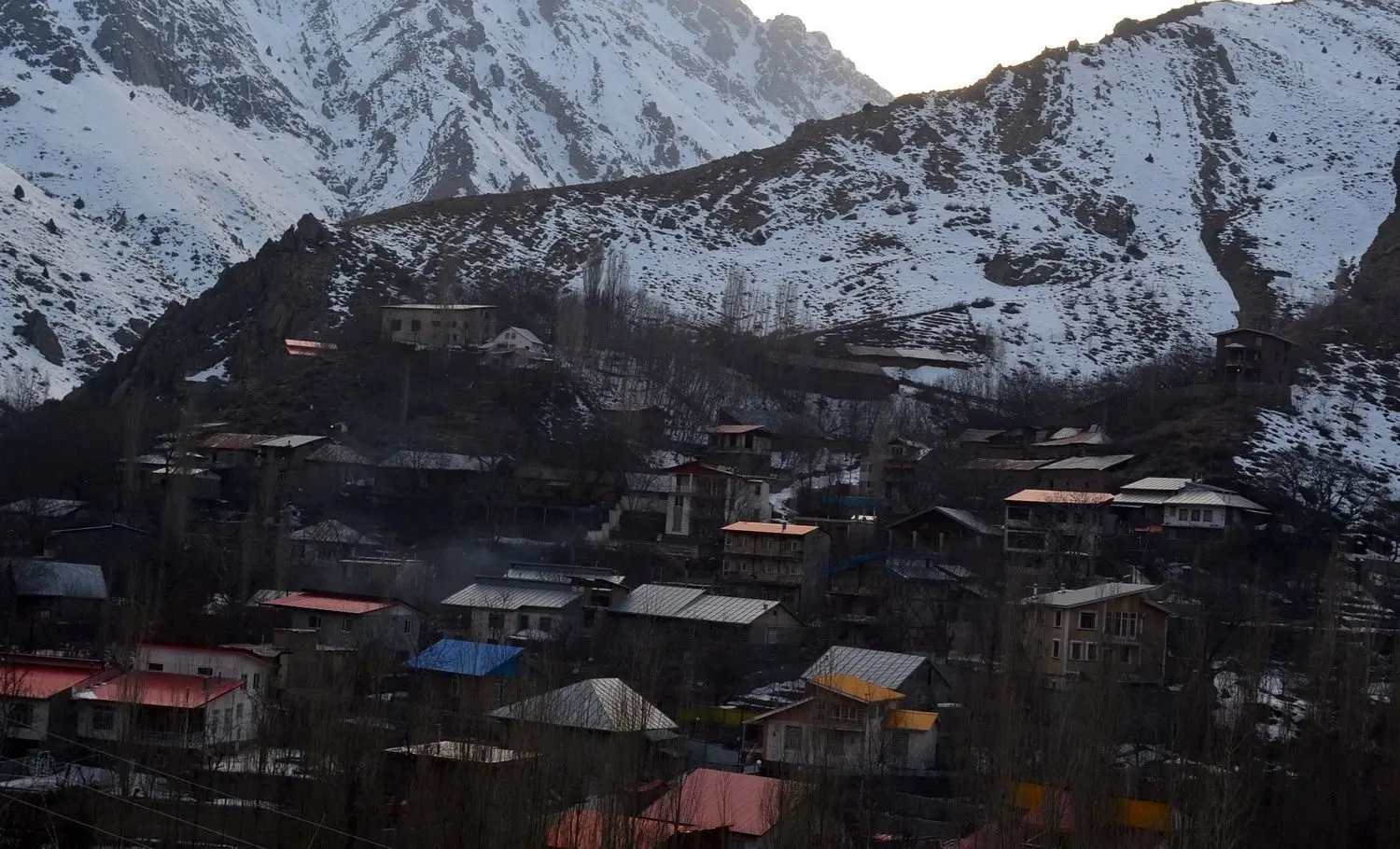 برف پاییزی در یک قدمی تهران؛ جاذبه‌های گردشگری سیاه بیشه در روزهای برفی