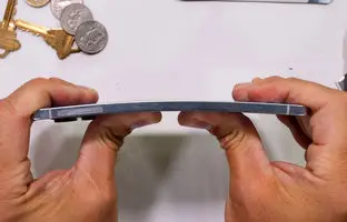  آیا Galaxy S25 Edge در تست مقاومت جان سالم به در می‌برد؟ + ویدئو