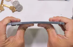  آیا Galaxy S25 Edge در تست مقاومت جان سالم به در می‌برد؟ + ویدئو