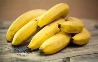 چرا برخی با خوردن موز سردرد می‌گیرند؟