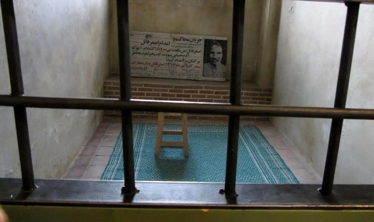 یک عکس یک روایت: سلول اصغر قاتل در زندان قصر