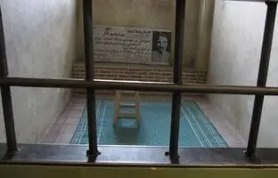 یک عکس یک روایت: سلول اصغر قاتل در زندان قصر