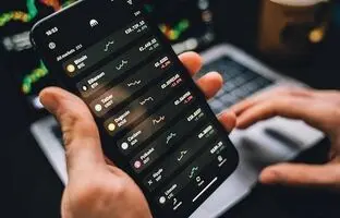 
استخراج بیت‌کوین با گوشی؛ حقایقی از یک پیشنهاد وسوسه‌انگیز!
