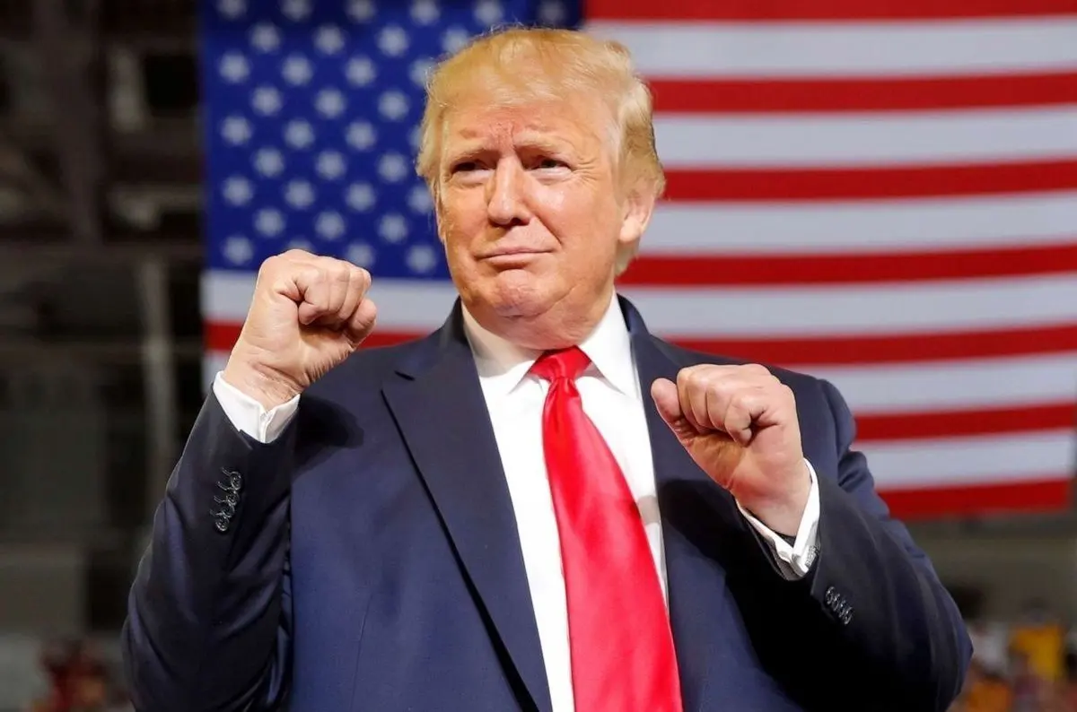 ترامپ، سوپرمن شد + عکس 