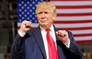 ترامپ، سوپرمن شد + عکس 