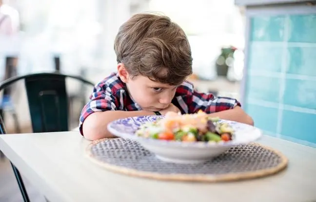 ۶ کاری که برای جلوگیری از بدغذایی کودکان هرگز نباید انجام داد؛ از اصرار زیاد تا برچسب زدن