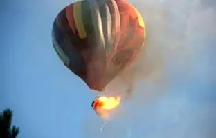  آتش گرفتن و سقوط مرگبار یک بالن + ویدئو