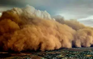 طوفان شن در چین با آسمانی شبیه صحنه‌های آخرالزمانی + ویدئو