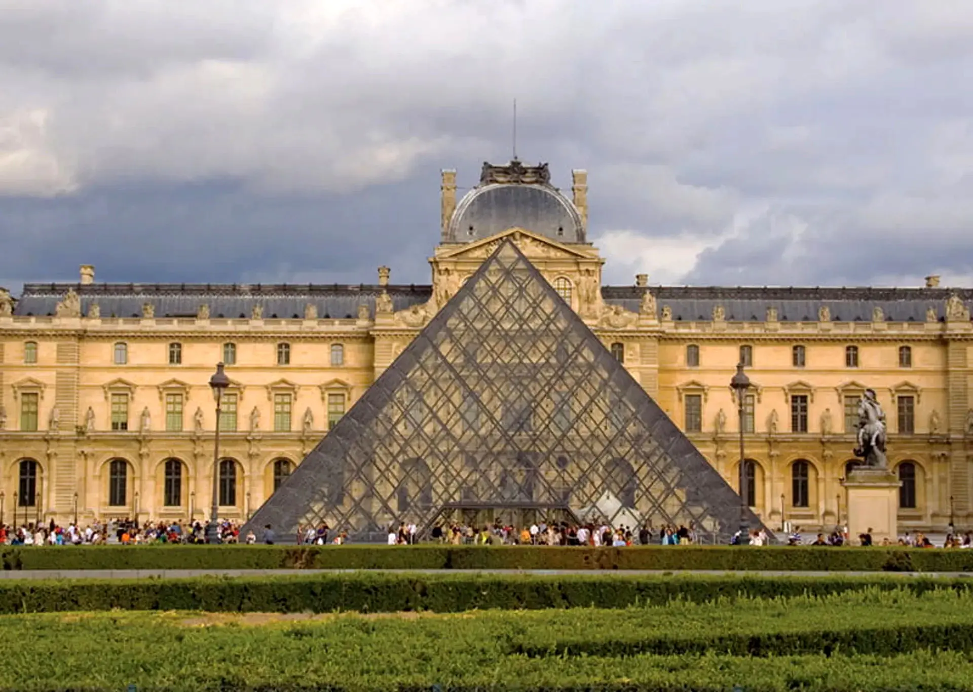  چه چیزهایی از موزه «لوور» دزدیده شد؟ 