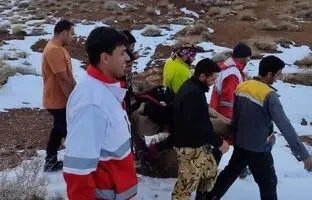 نجات یک چوپان بعد از ۷ روز در کوه‌های برفی یزد + ویدئو