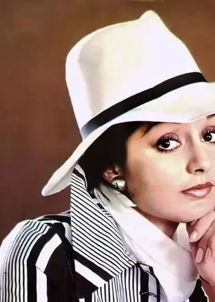  «گوگوش و مسعود کیمیایی» در کنار یک جت شخصی؛ سال ۸۰ 