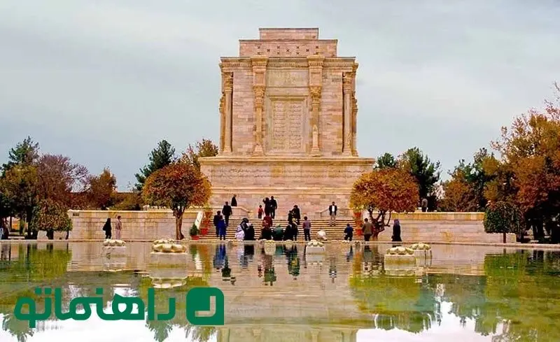 جاهای دیدنی مشهد؛ انس با شعر در کنار آرامگاه بزرگان در پاییز