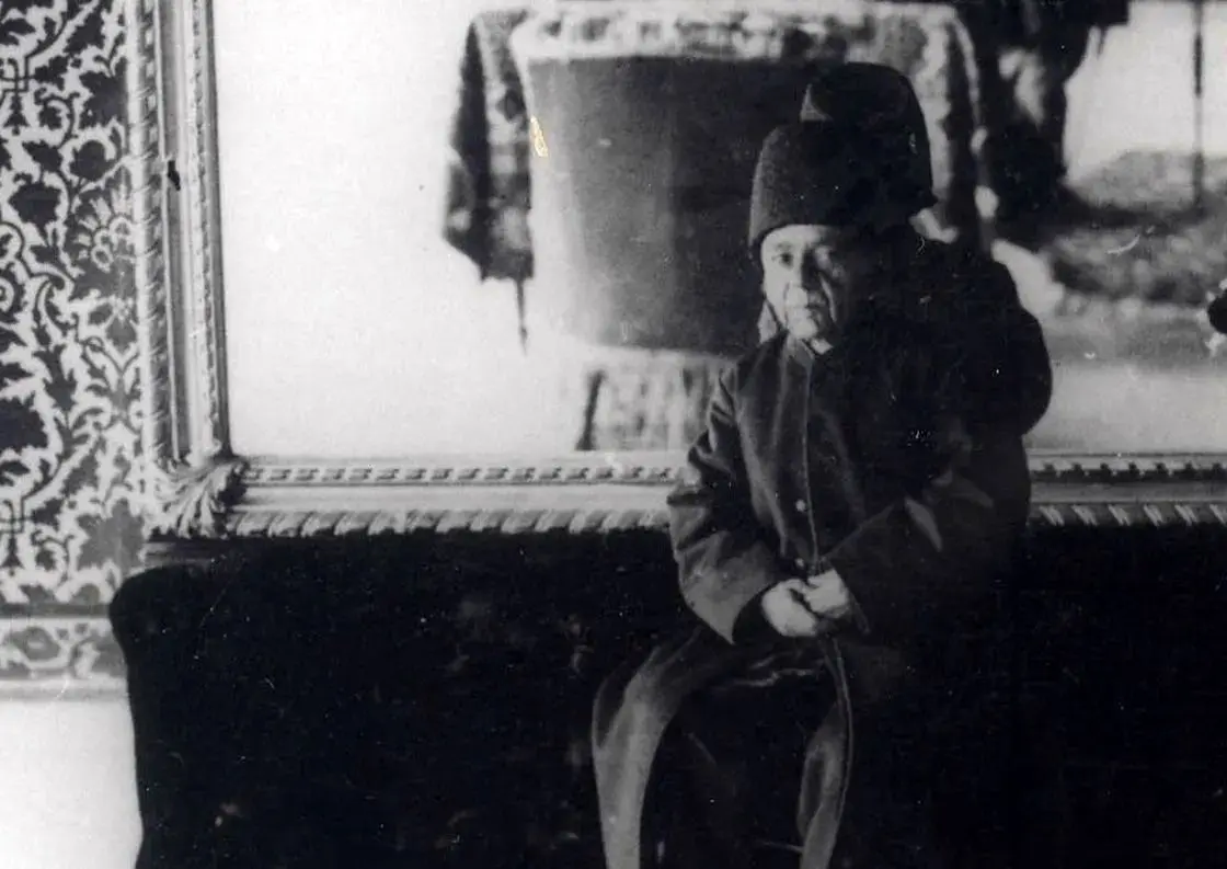 عکس قدیمی؛ از عکس هنری آغامحمدخان تا خواب نصرالله‌خان در تلگراف‌خانه 