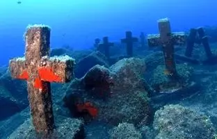 قبرستان اسرارآمیزی که در زیر آب قرار دارد! +ویدئو