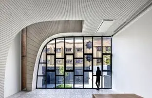 معماری خاص یک خانۀ سنتی-مدرن در اصفهان + عکس