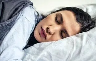 اگر با موی خیس می‌خوابید...