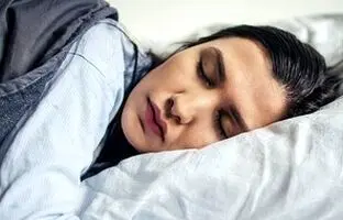 اگر با موی خیس می‌خوابید...